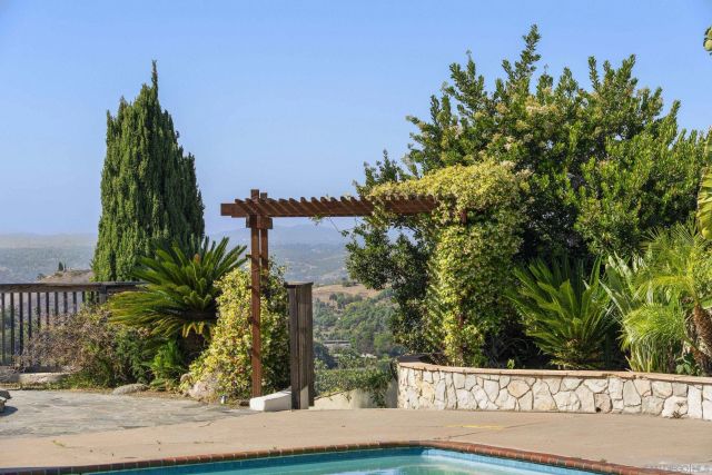 1226 Via Del Cerro, Vista, CA 92084