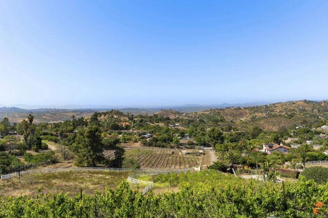 1226 Via Del Cerro, Vista, CA 92084