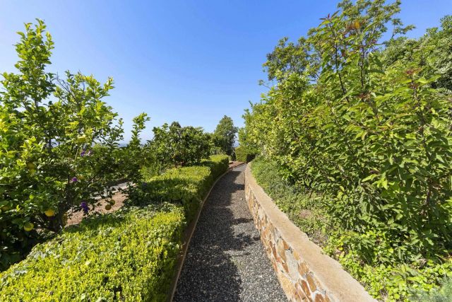 1226 Via Del Cerro, Vista, CA 92084