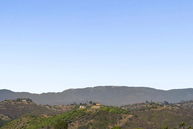 1226 Via Del Cerro, Vista, CA 92084