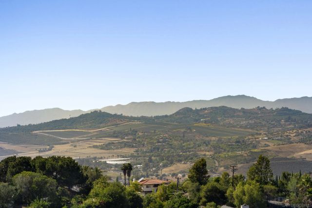 1226 Via Del Cerro, Vista, CA 92084