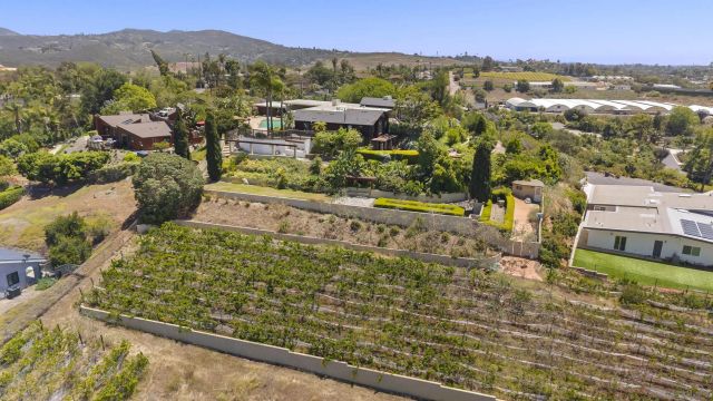 1226 Via Del Cerro, Vista, CA 92084