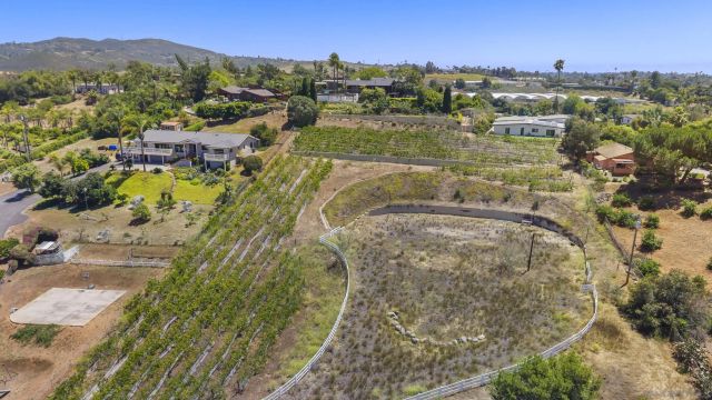 1226 Via Del Cerro, Vista, CA 92084