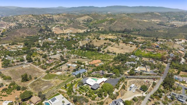 1226 Via Del Cerro, Vista, CA 92084