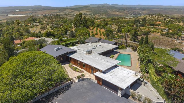 1226 Via Del Cerro, Vista, CA 92084