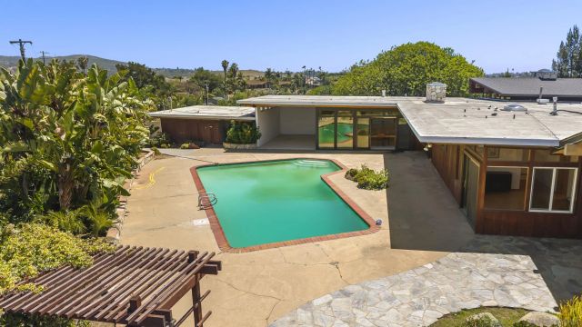 1226 Via Del Cerro, Vista, CA 92084