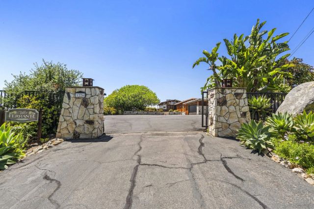 1226 Via Del Cerro, Vista, CA 92084
