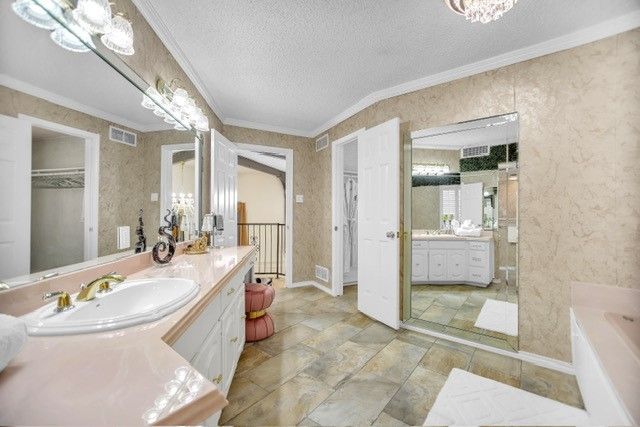 504 Cholla Court, Fort Worth, TX 76112