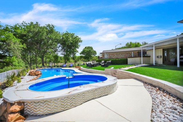 504 Cholla Court, Fort Worth, TX 76112