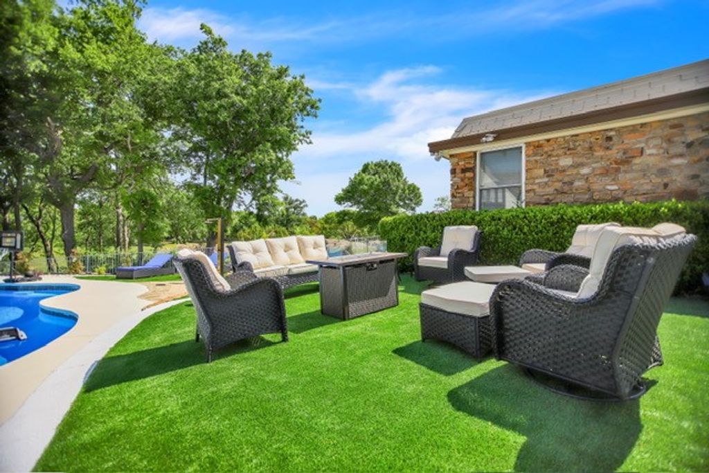 504 Cholla Court, Fort Worth, TX 76112 — photo 2