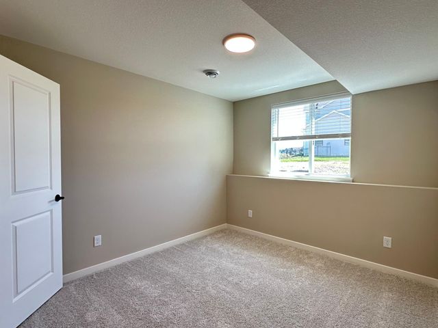 1664 Lund Way, Shakopee, MN 55379
