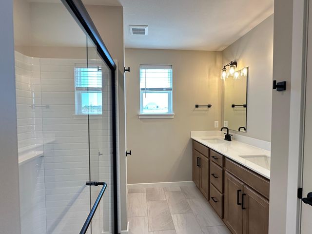 1664 Lund Way, Shakopee, MN 55379