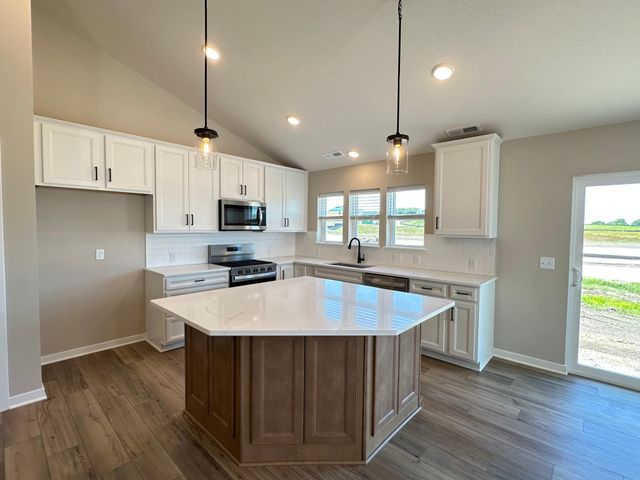 1664 Lund Way, Shakopee, MN 55379