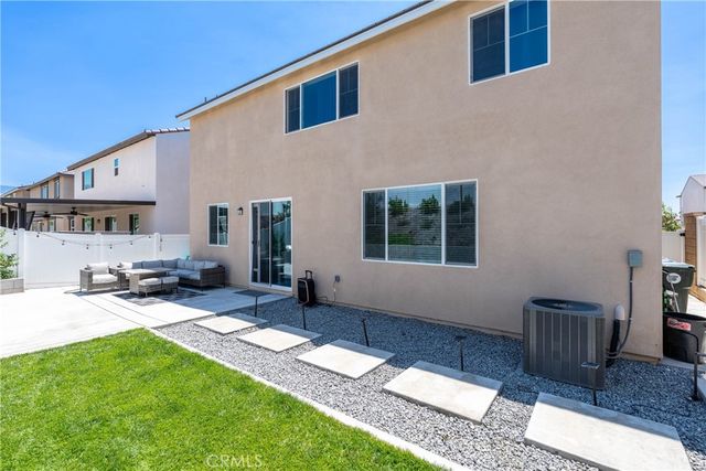 554 Cumberland Road, Rialto, CA 92377