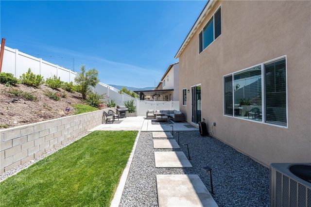 554 Cumberland Road, Rialto, CA 92377