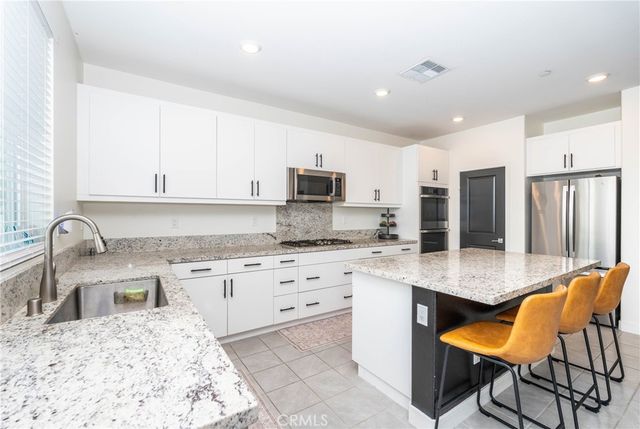 554 Cumberland Road, Rialto, CA 92377