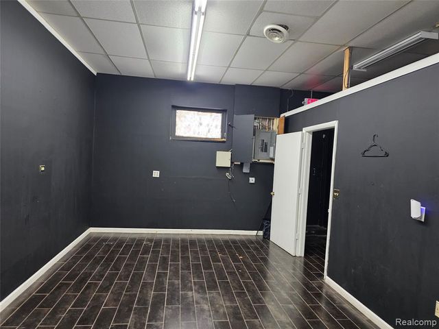 10620 W 9 Mile Road, Oak Park, MI 48237