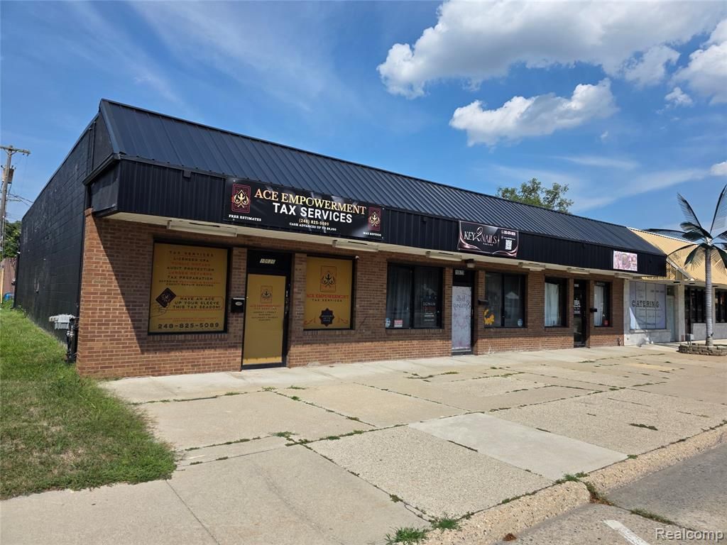 10620 W 9 Mile Road, Oak Park, MI 48237