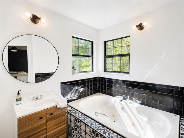 9214 Chestnut Avenue, Kansas City, MO 64132