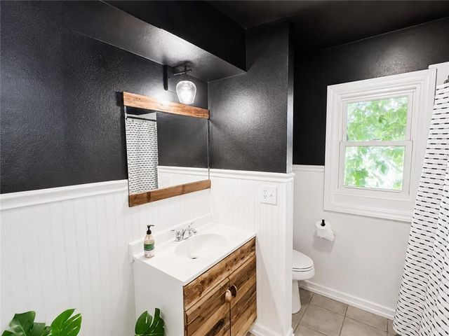 9214 Chestnut Avenue, Kansas City, MO 64132