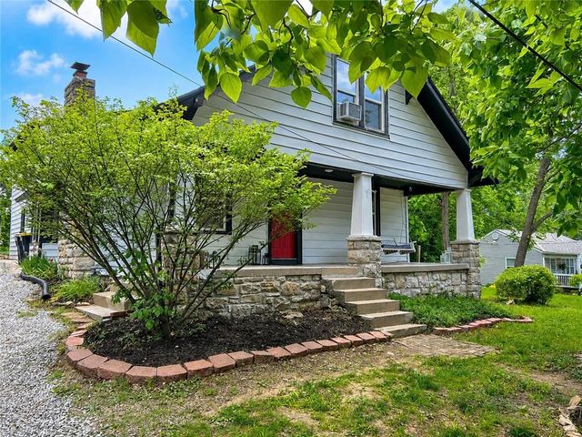9214 Chestnut Avenue, Kansas City, MO 64132