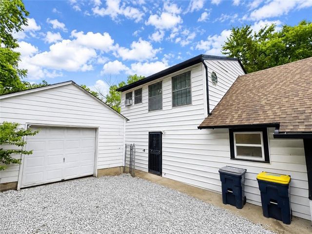 9214 Chestnut Avenue, Kansas City, MO 64132