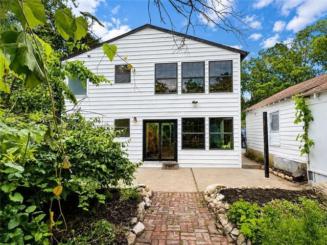 9214 Chestnut Avenue, Kansas City, MO 64132