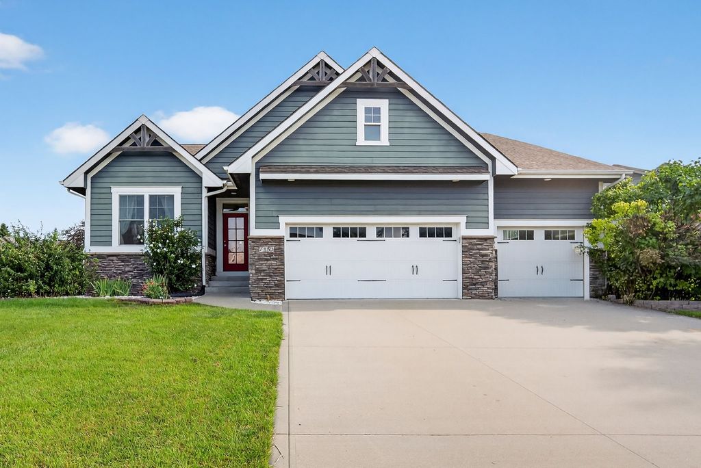7153 Cody Drive, West Des Moines, IA 50266