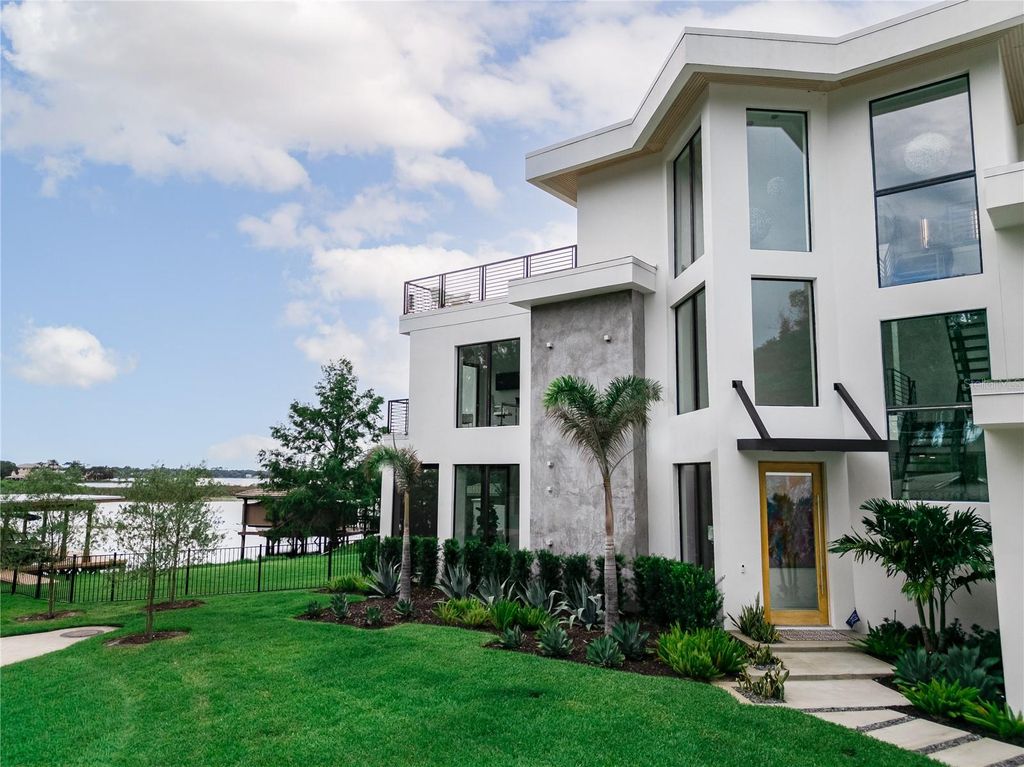 Image 2 of property listing at 9061 RON DEN LANE, Windermere, FL 34786