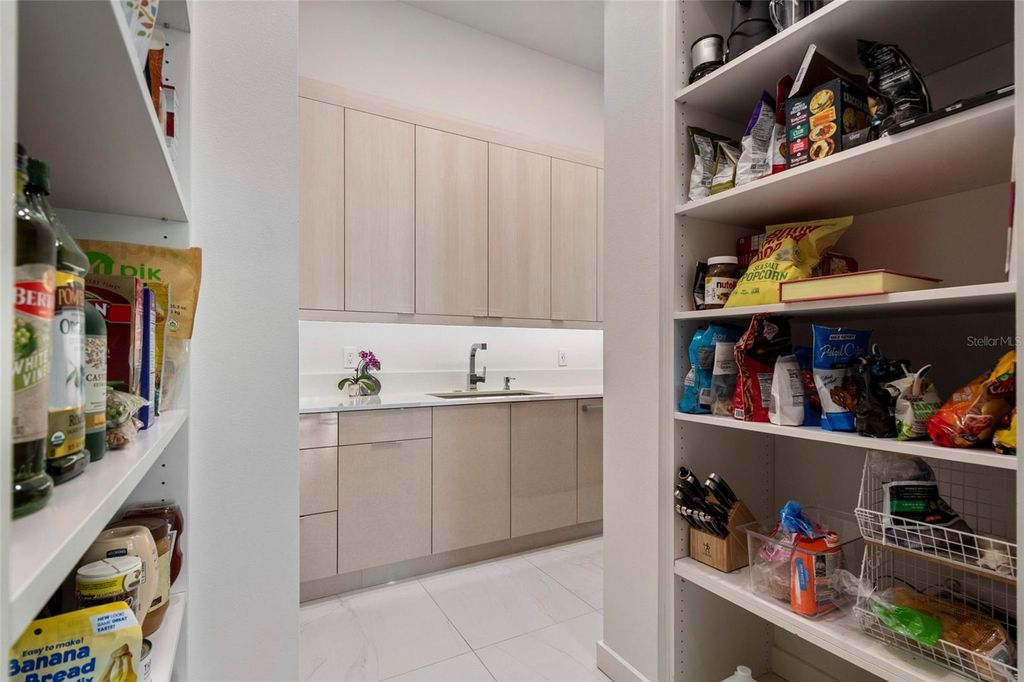 Image 37 of property listing at 9061 RON DEN LANE, Windermere, FL 34786
