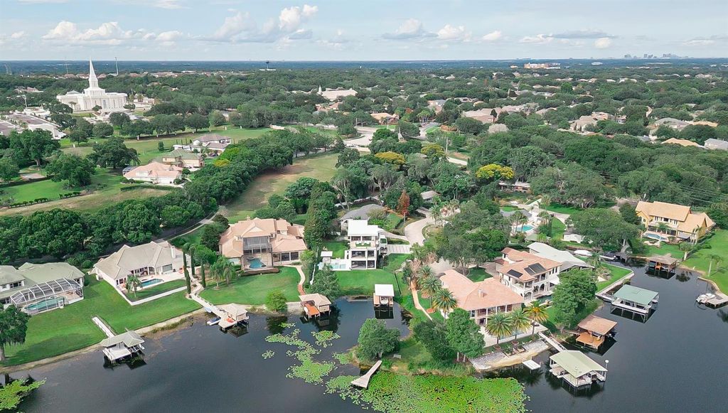 Image 100 of property listing at 9061 RON DEN LANE, Windermere, FL 34786