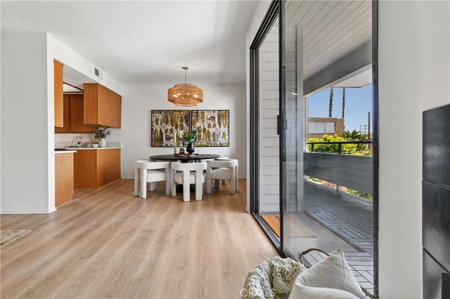 13331 Moorpark 223, Sherman Oaks, CA 91423