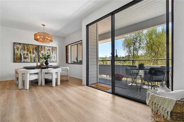 13331 Moorpark 223, Sherman Oaks, CA 91423