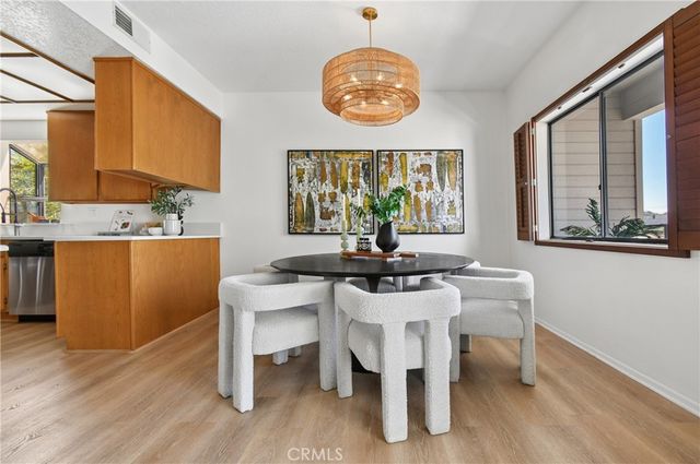 13331 Moorpark 223, Sherman Oaks, CA 91423