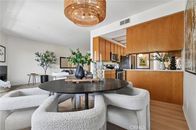 13331 Moorpark 223, Sherman Oaks, CA 91423
