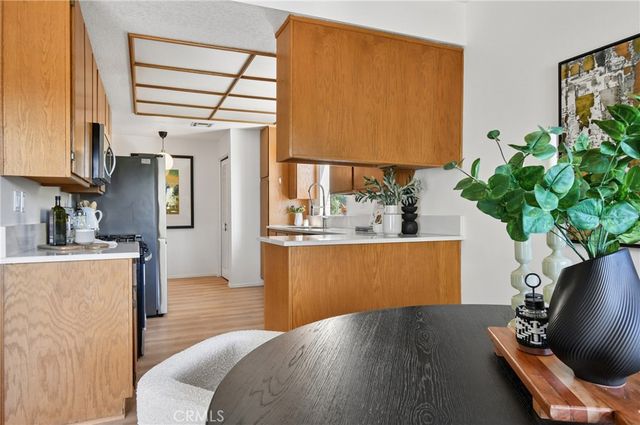 13331 Moorpark 223, Sherman Oaks, CA 91423