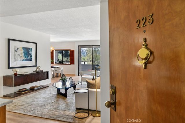 13331 Moorpark 223, Sherman Oaks, CA 91423