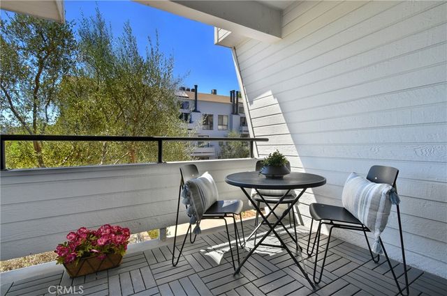 13331 Moorpark 223, Sherman Oaks, CA 91423