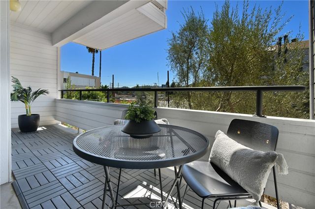 13331 Moorpark 223, Sherman Oaks, CA 91423