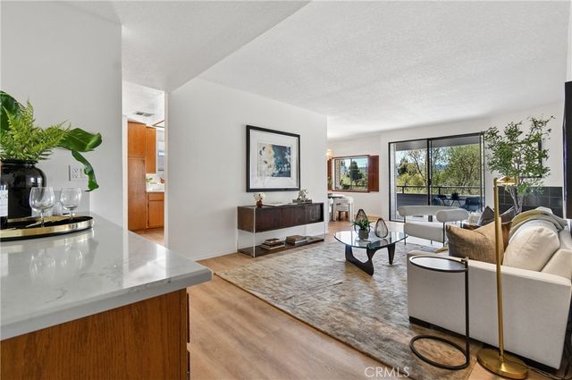 13331 Moorpark 223, Sherman Oaks, CA 91423