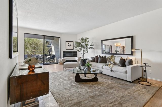 13331 Moorpark 223, Sherman Oaks, CA 91423