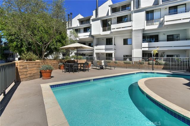 13331 Moorpark 223, Sherman Oaks, CA 91423