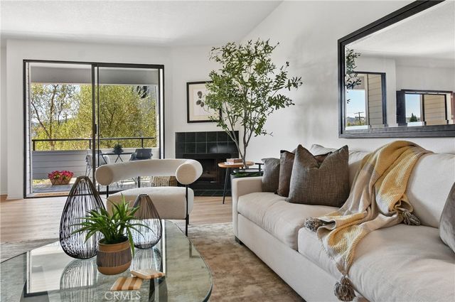 13331 Moorpark 223, Sherman Oaks, CA 91423