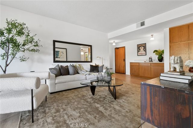 13331 Moorpark 223, Sherman Oaks, CA 91423