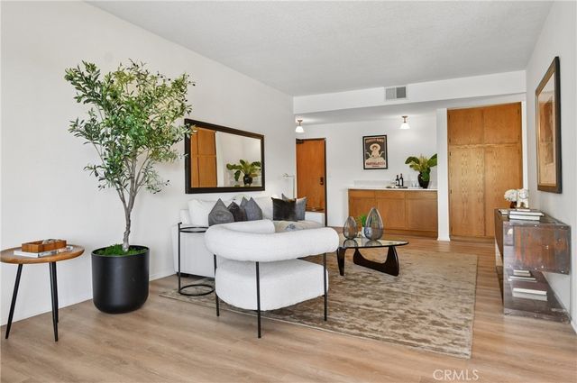 13331 Moorpark 223, Sherman Oaks, CA 91423