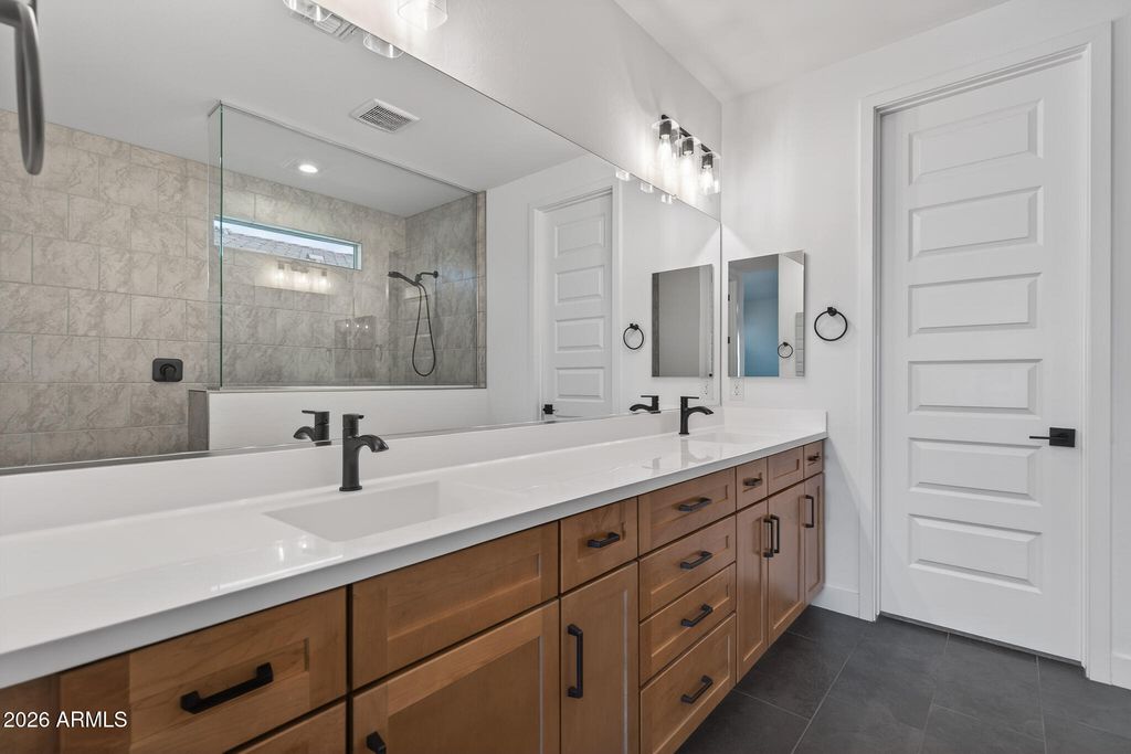 Image 17 of property listing at 5416 W JACKALOPE Lane, Laveen, AZ 85339