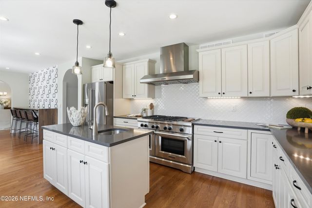 1052 HOLLY Lane, Jacksonville, FL 32207