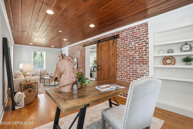 1052 HOLLY Lane, Jacksonville, FL 32207