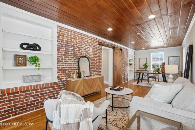 1052 HOLLY Lane, Jacksonville, FL 32207