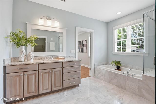 1052 HOLLY Lane, Jacksonville, FL 32207